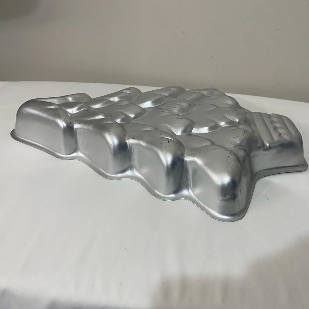 Vintage 1972 Wilton Treeliteful Christmas Cake Pan Holiday Nostalgia Decorated